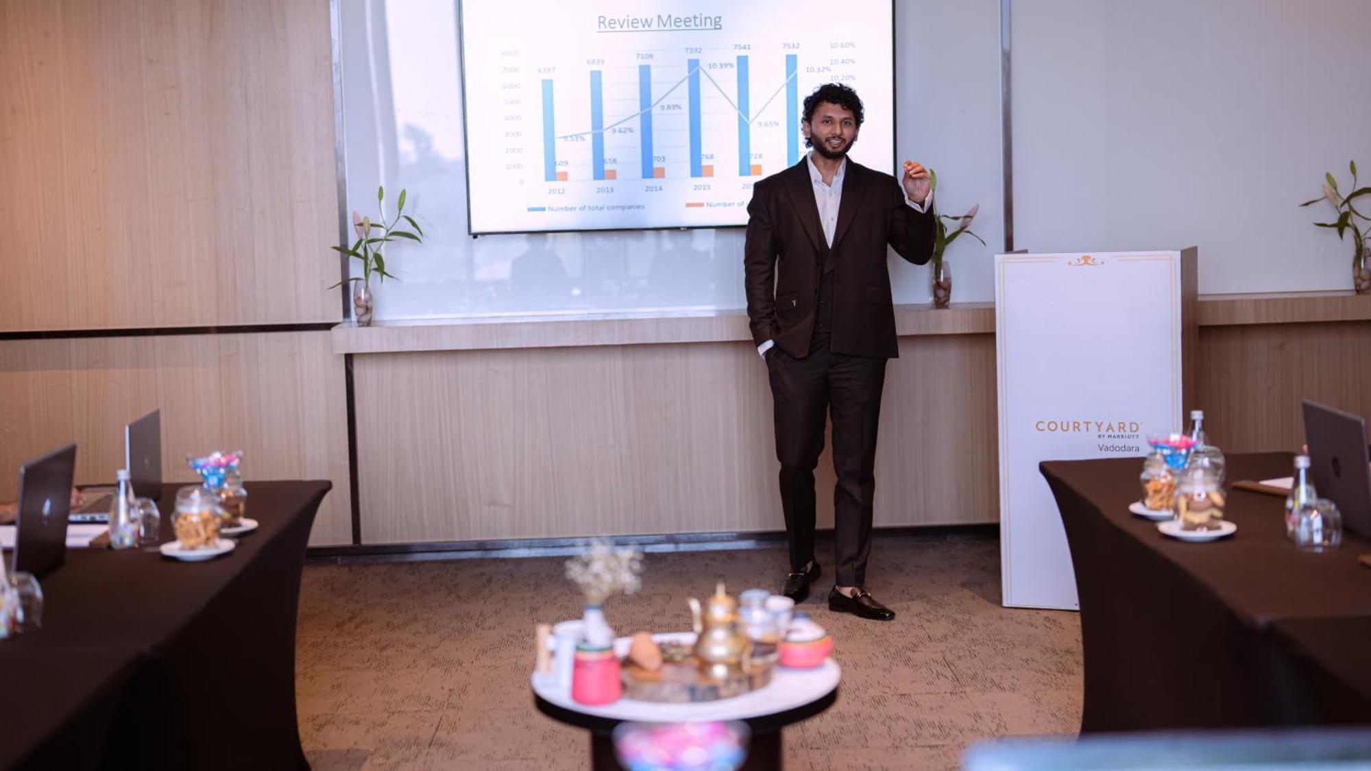 Courtyard By Marriott Vadodara Esterno foto