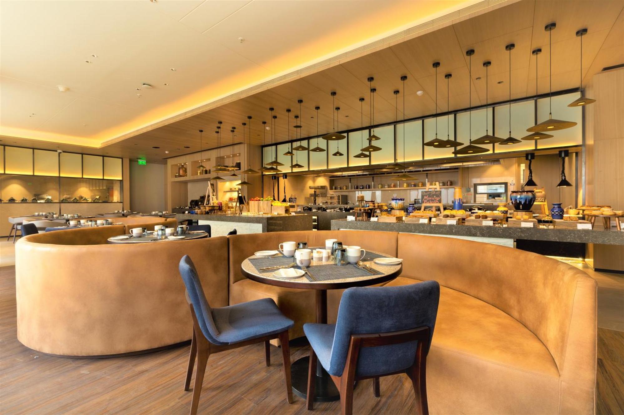 Courtyard By Marriott Vadodara Esterno foto