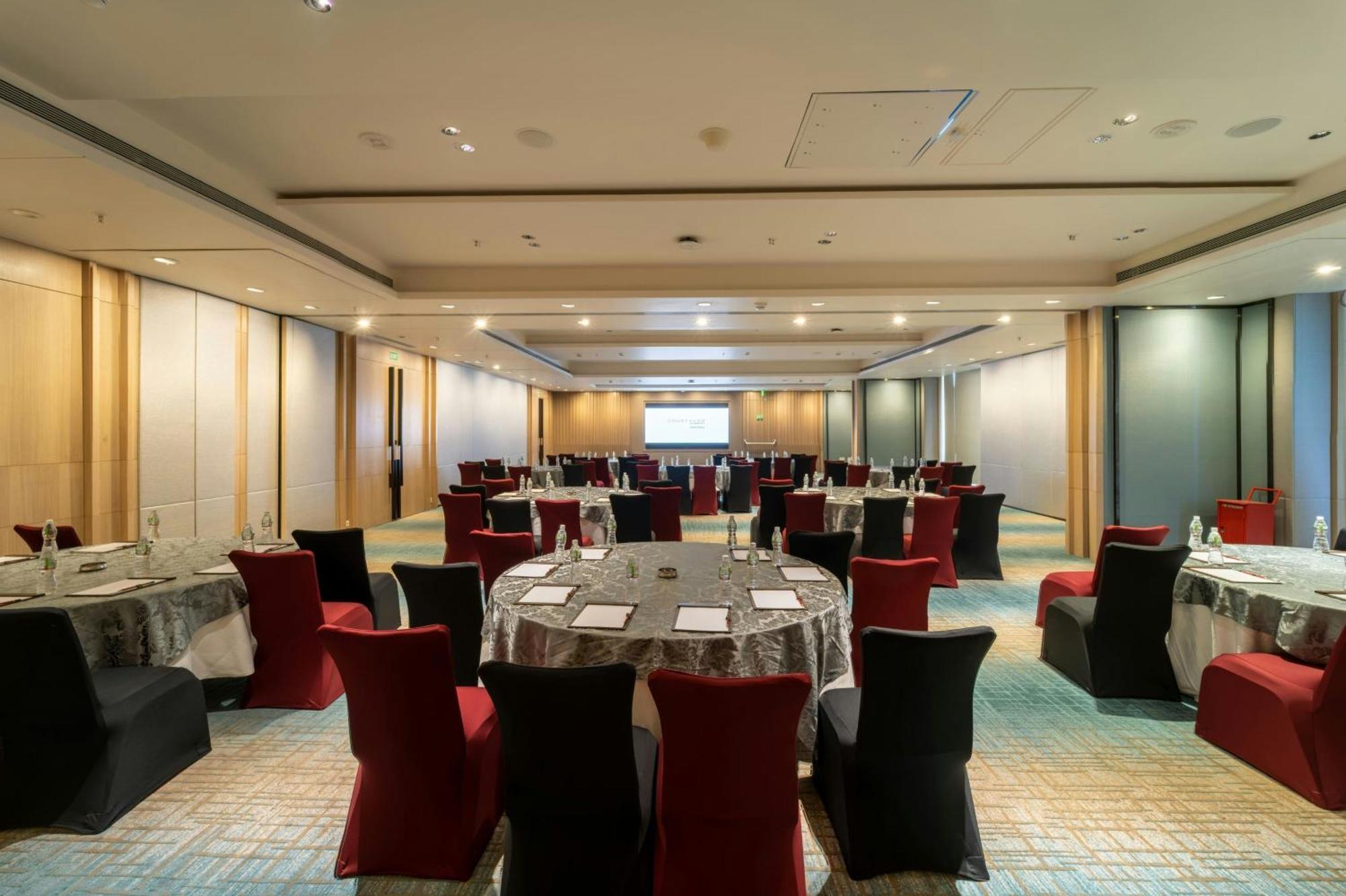Courtyard By Marriott Vadodara Esterno foto