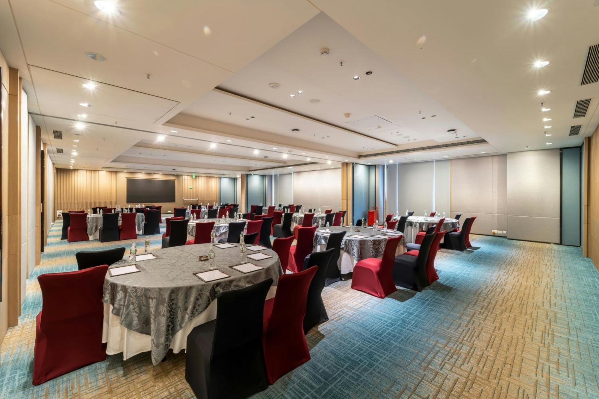 Courtyard By Marriott Vadodara Esterno foto